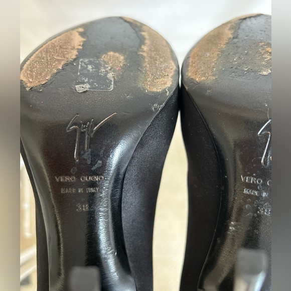 Giuseppe Zanotti Black Pumps with Crystals - Picture 4 of 6